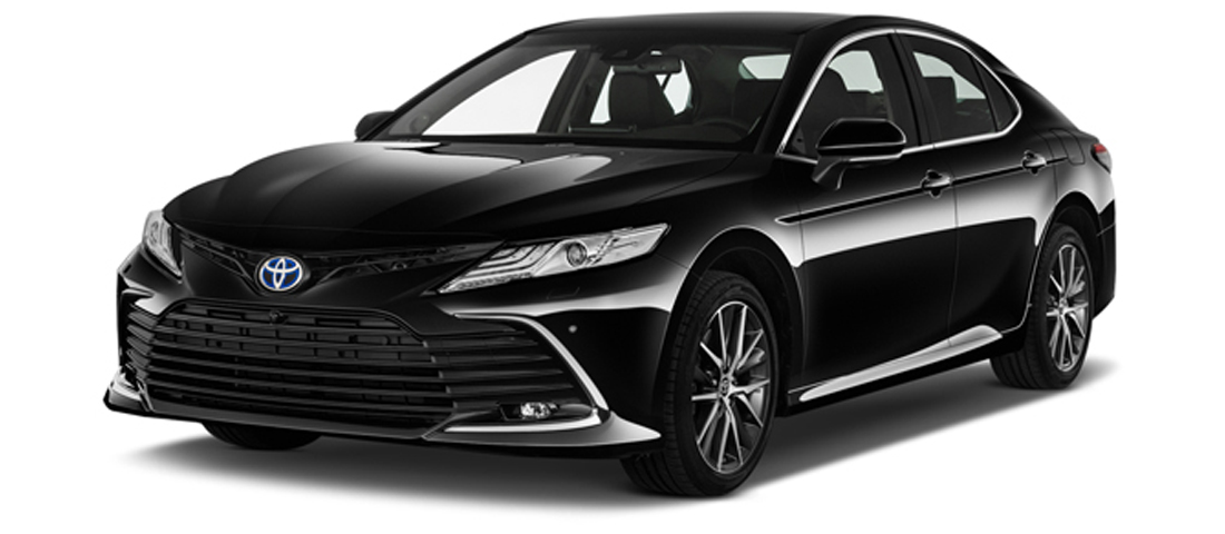Toyota Camry noire — avant